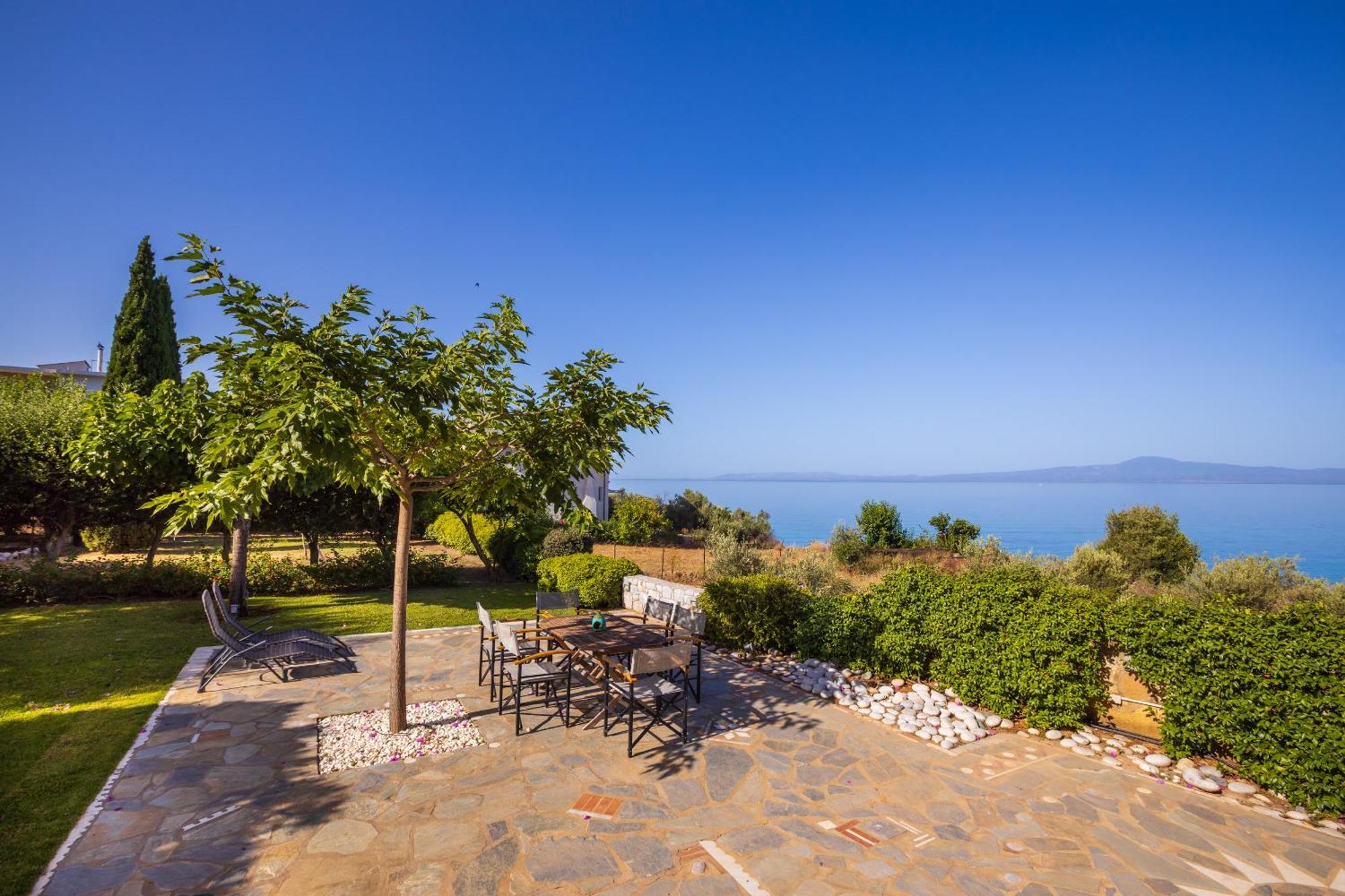 Messinian Blue Seaside Villa Kalamata Exterior photo