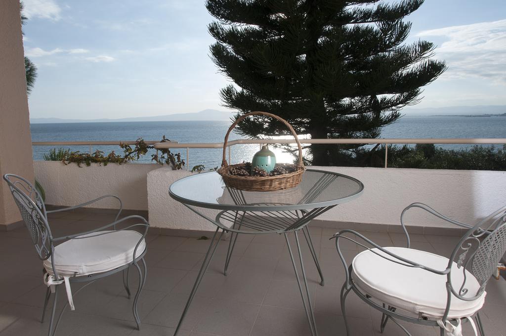 Messinian Blue Seaside Villa Kalamata Exterior photo