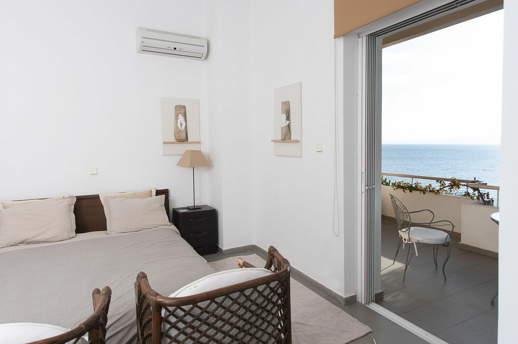 Messinian Blue Seaside Villa Kalamata Exterior photo
