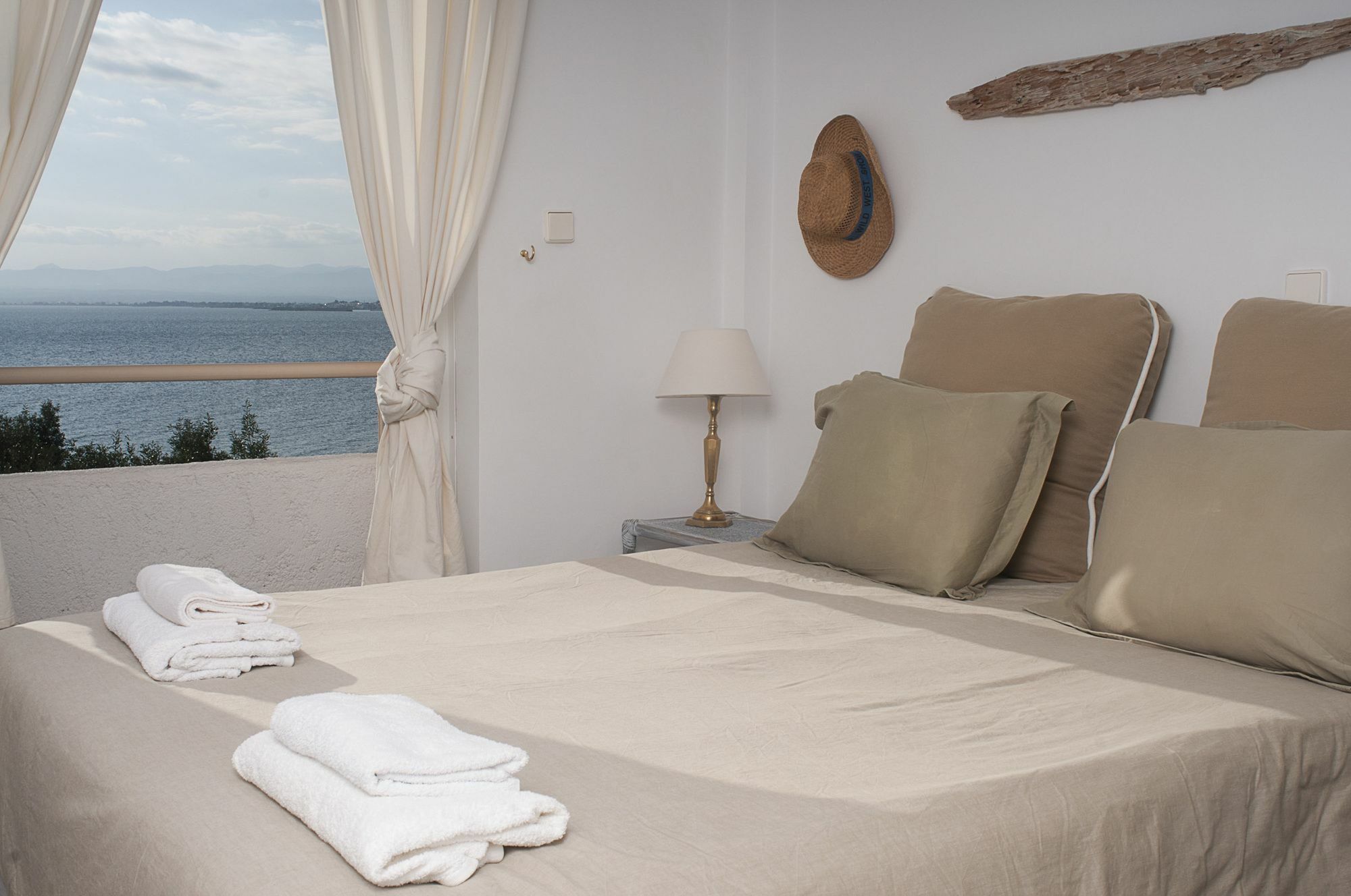 Messinian Blue Seaside Villa Kalamata Exterior photo
