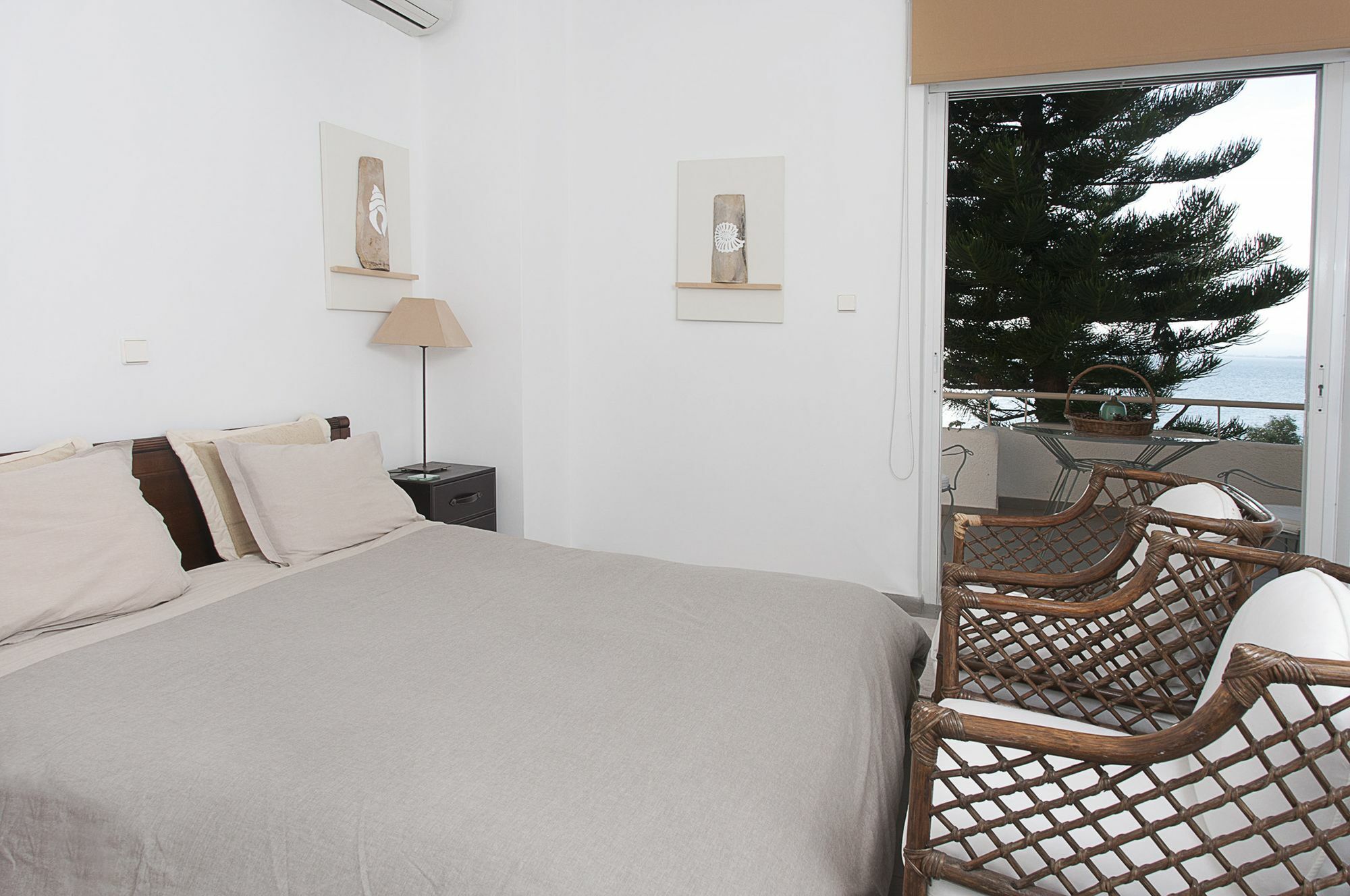 Messinian Blue Seaside Villa Kalamata Exterior photo
