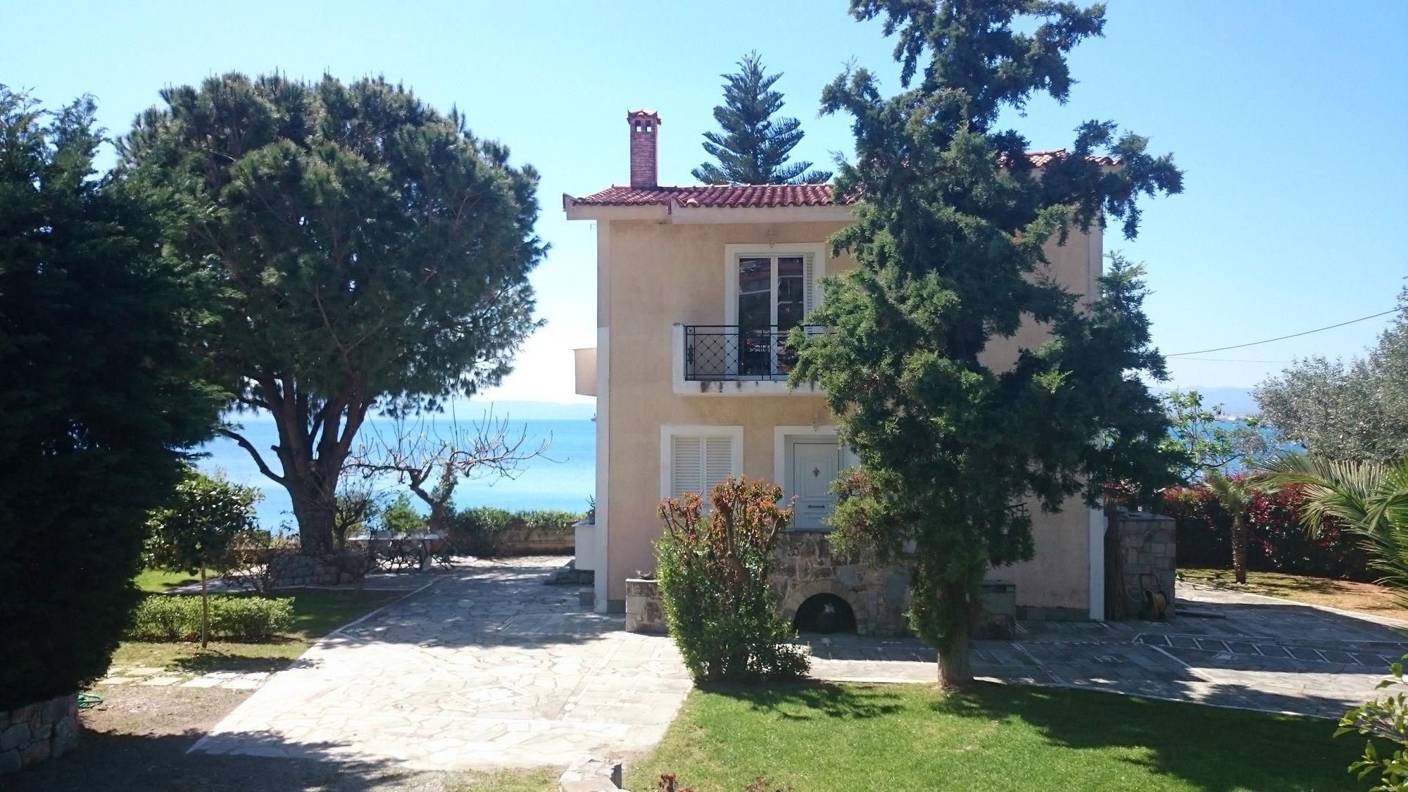 Messinian Blue Seaside Villa Kalamata Exterior photo