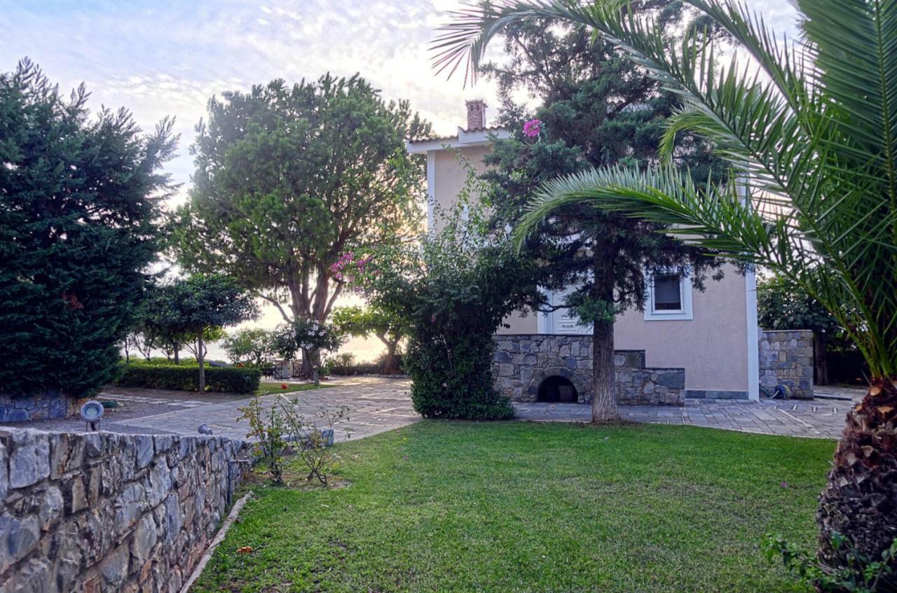 Messinian Blue Seaside Villa Kalamata Exterior photo