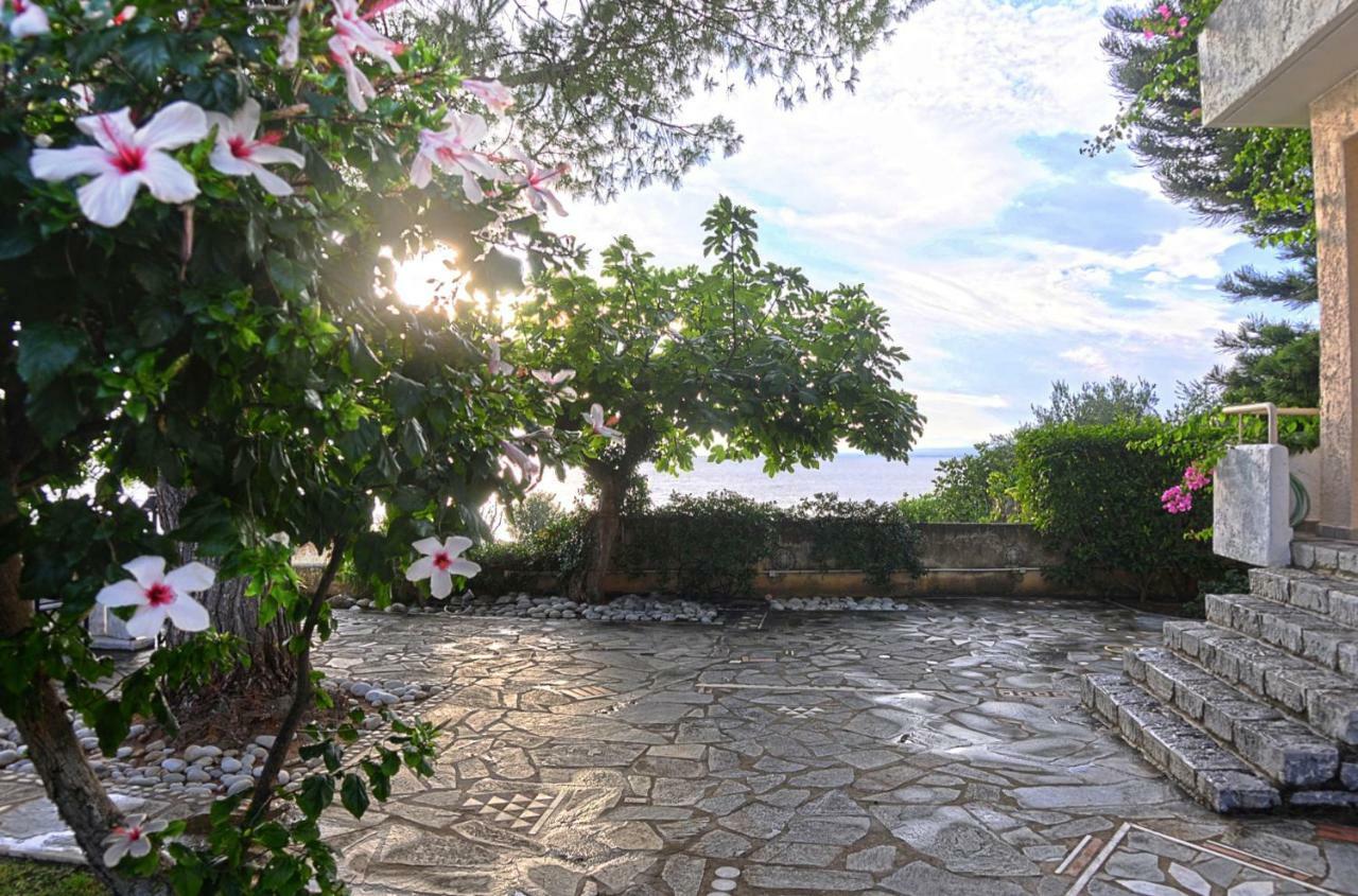 Messinian Blue Seaside Villa Kalamata Exterior photo